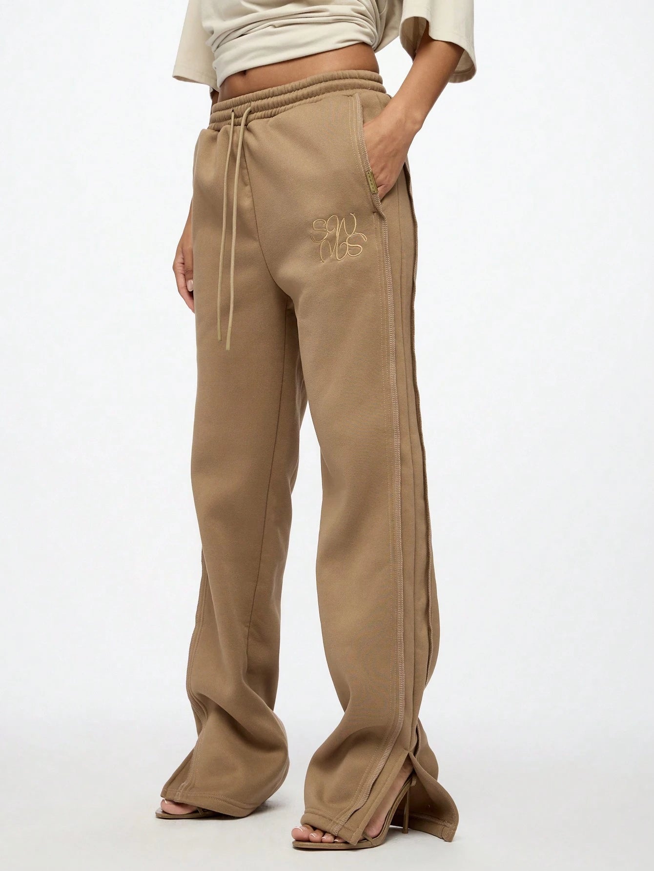 SUMWON WOMEN Flare Fit joggingbroek met zijsplit